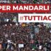 Folla in manifestazione
