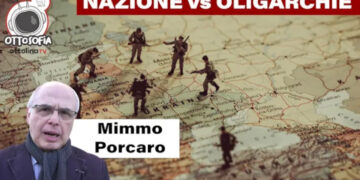 Soldatini su una mappa con Mimmo Porcaro in primo piano