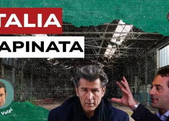 Andrea Pignataro e Antonio Filosa. Una fabbrica abbandonata sullo sfondo