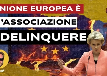 Bandiera europea in fiamme. Ursula von der Leyen in primo piano