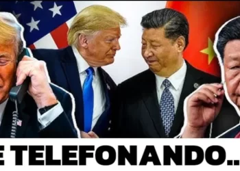 Collage di volti di Donald Trump e Xi Jinping