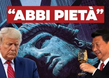 Donald Trump, Xi Jinping con un calice in mano. La statua della libertà sullo sfondo