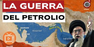 L'ayatollah Khamenei. Mappa dello stretto di Hormuz sullo sfondo