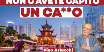Paesaggio cinese. Pino Arlacchi in primo piano