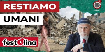 Bambina fra le macerie di Gaza. Moni Ovadia in primo piano