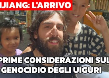 Davide Martinotti (Dazibao) con due bambini