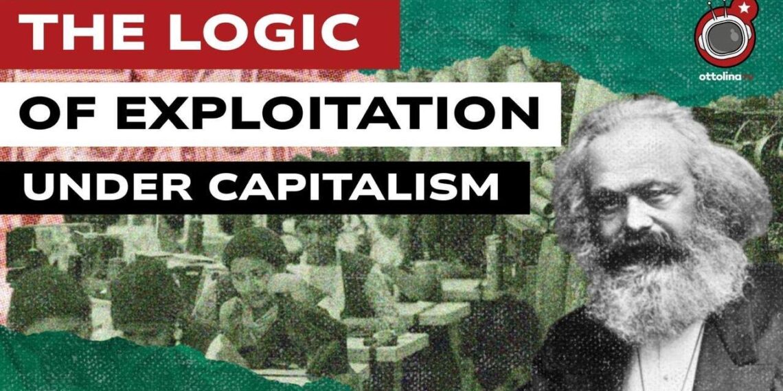 Operai in fabbrica. Karl Marx in primo piano