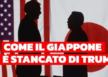 Sagome dei presidenti americano e giapponese. Bandiere di USA e Giappone sullo sfondo