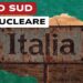 Cartello stradale arrugginito con la dicitura Italia. Sullo sfondo un bosco incendiato