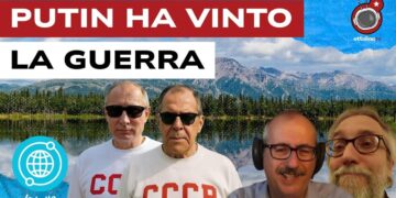 Paesaggio dell'Alaska con Vladimir Putin e Sergej Lavrov con la felpa CCCP. Stefano Orsi e Francesco dall'Aglio in primo piano