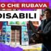 Scorcio di paese argentino. Javier Milei con la motosega in primo piano