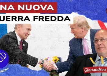 Vladimir Putin e Donald Trump si stringono la mano. Gianandrea Gaiani in primo piano