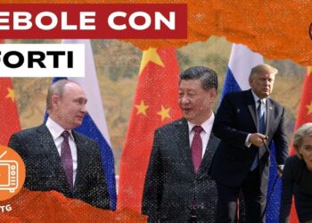 Vladimir Putin e Xi Jinping con bandiere cinesi e russe sullo sfondo. Donald Trump con Ursula von der Leyen al guinzaglio in primo piano