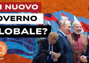 Bandiere allo SCO. In primo piano, Donald Trump deluso e Vladimir Putin, Narendra Modi e Xi Jinping sorridenti