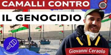 Barche battenti bandiere palestinesi. Giovanni Ceraolo in primo piano