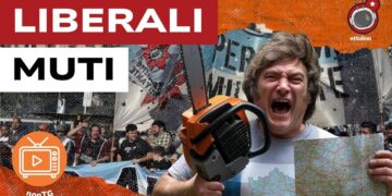 Manifestazione in Argentina. Javier Milei con la motosega in primo piano