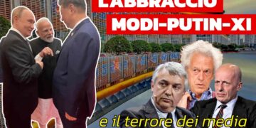 Panorama di Tianjin. A sinistra Vladimir Putin, Narendra Modi e Xi Jinping conversano amabilmente. A destra Maurizio Molinari, Federico Rampini e Alessandro Sallusti con espressioni perplesse