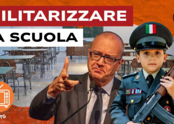 Aula scolastica. Giuseppe Valditara e un bambino vestito da militare in primo piano