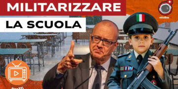 Aula scolastica. Giuseppe Valditara e un bambino vestito da militare in primo piano