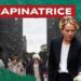 Città moderna. Giorgia Meloni sottrae denaro a una donna anziana in primo piano