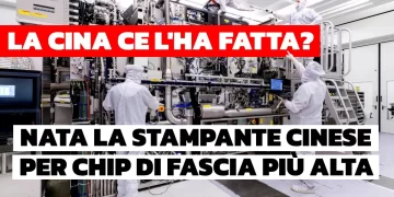Due tecnici al lavoro in un laboratorio ad alta tecnologia
