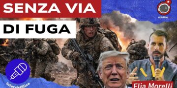 Scenario di guerra con esplosioni e soldati. Elia Morelli in primo piano
