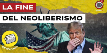 Statua della Libertà che affonda. Donald Trump in primo piano