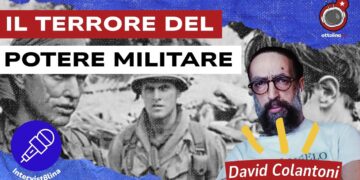 Tre militari in una foto in bianco e nero. David Colantoni in primo piano