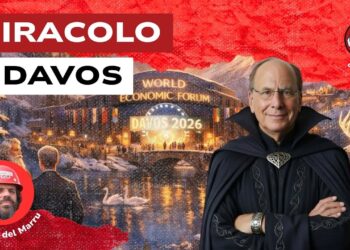 World Economic Forum di Davos immerso in un paesaggio fatato. Larry Fink con un abito scuro da personaggio delle favole in primo piano