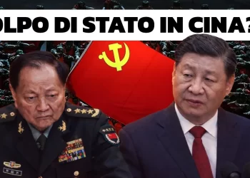 Immagine dall'altro di militari cinesi. Zhang Youxia e Xi Jinping in primo piano