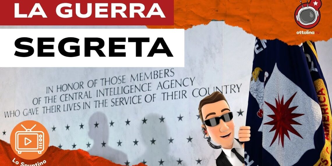 Motto della CIA. Cartone animato di un agente segreto che sbuca da dietro la bandiera dei servizi segreti