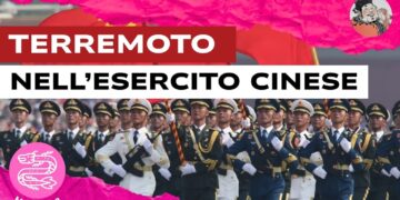 Parata di militari cinesi