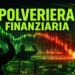 Operatori a braccia alzate davanti a un tabellone con gli indici di borsa