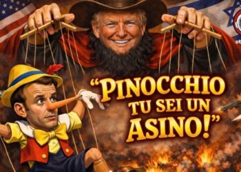 Donald Trump burattinaio regge i fili della marionetta di Emmanuel Macron vestito da Pinocchio