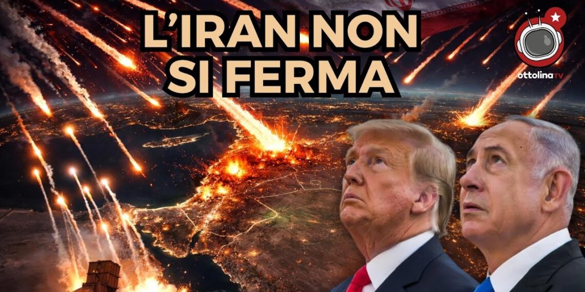Mappa del Medio Oriente con bombardamenti. Donald Trump e Benjamin Netanhyau guardano verso l'alto in primo piano