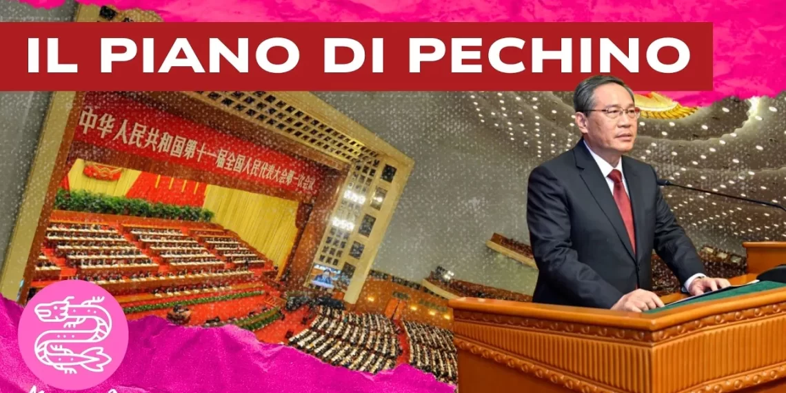 Sala congressi cinese dove si svolgono le Due Sessioni. Un funzionario cinese in primo piano