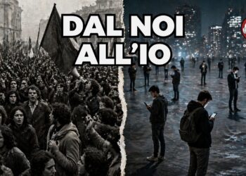 A sinistra folla che protesta. A destra singole persone con gli occhi sullo schermo dello smartphone