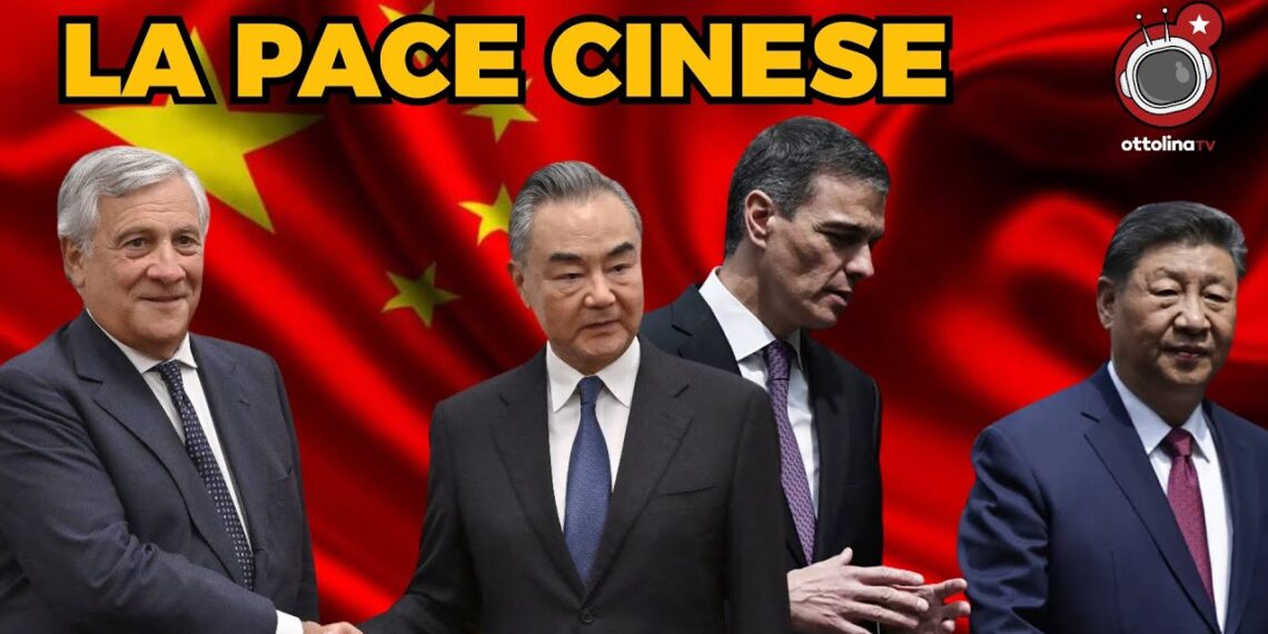 Antonio Tajani, Wang Yi. Pedro Sanchez e Xi Jinping con la bandiera cinese sullo sfondo