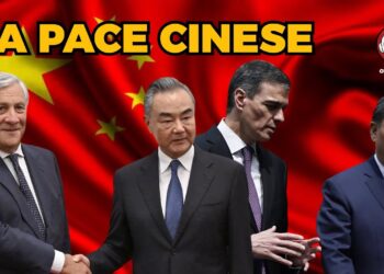 Antonio Tajani, Wang Yi. Pedro Sanchez e Xi Jinping con la bandiera cinese sullo sfondo