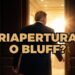 Donald Trump di spalle apre la porta di una stanza piena di luce