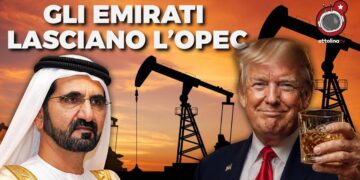 Leader emiratino e Donald Trump con un bicchiere di superalcolico in mano in primo piano. Pozzi di petrolio sullo sfondo