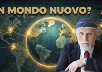 Mappa e mappamondo. Moni Ovadia in primo piano