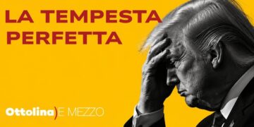Donald Trump con la mano sulla fronte in primo piano