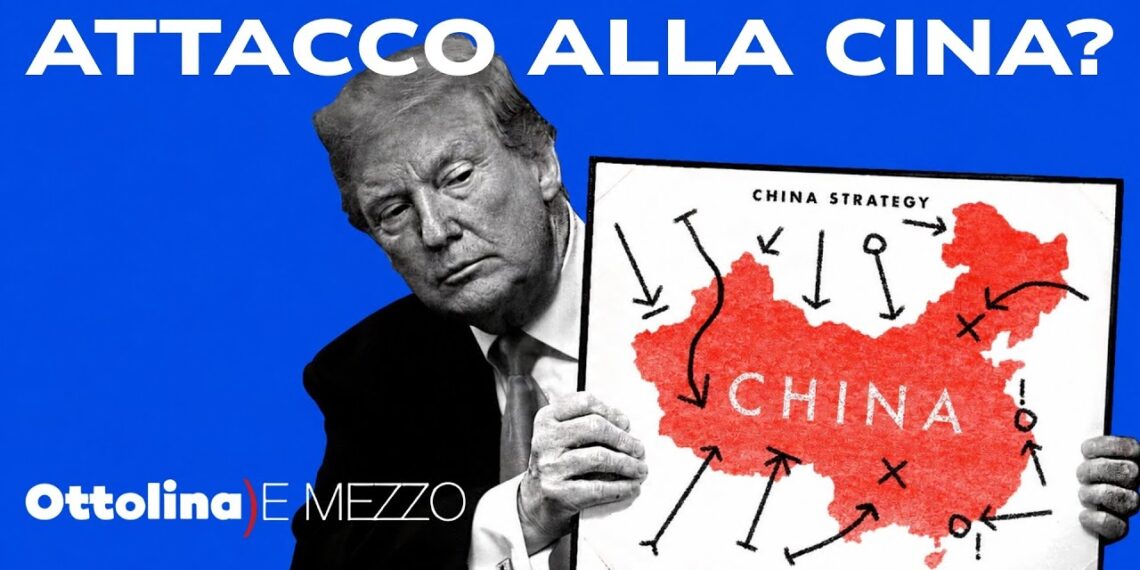Donald Trump con una mappa della Cina fra le mani