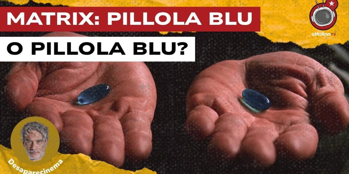 Due mani aperte con una pillola blu in mezzo a ciascuna