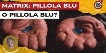 Due mani aperte con una pillola blu in mezzo a ciascuna