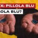 Due mani aperte con una pillola blu in mezzo a ciascuna