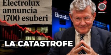 Fabbrica della Electrolux. Jacob Wallenberg in primo piano