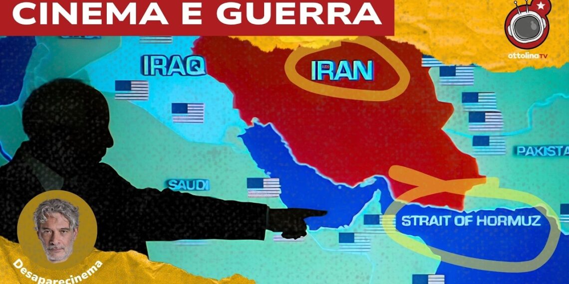 Sagoma di uomo che indica lo Stretto di Hormuz su una mappa