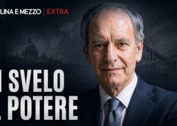 Sullo sfondo basilica di San Pietro e Campidoglio USA. Alberto Bradanini in primo piano